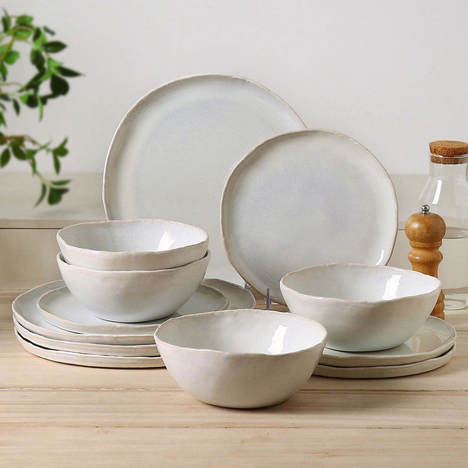 Lucca Stoneware Dinnerware Set - Service for 4, White