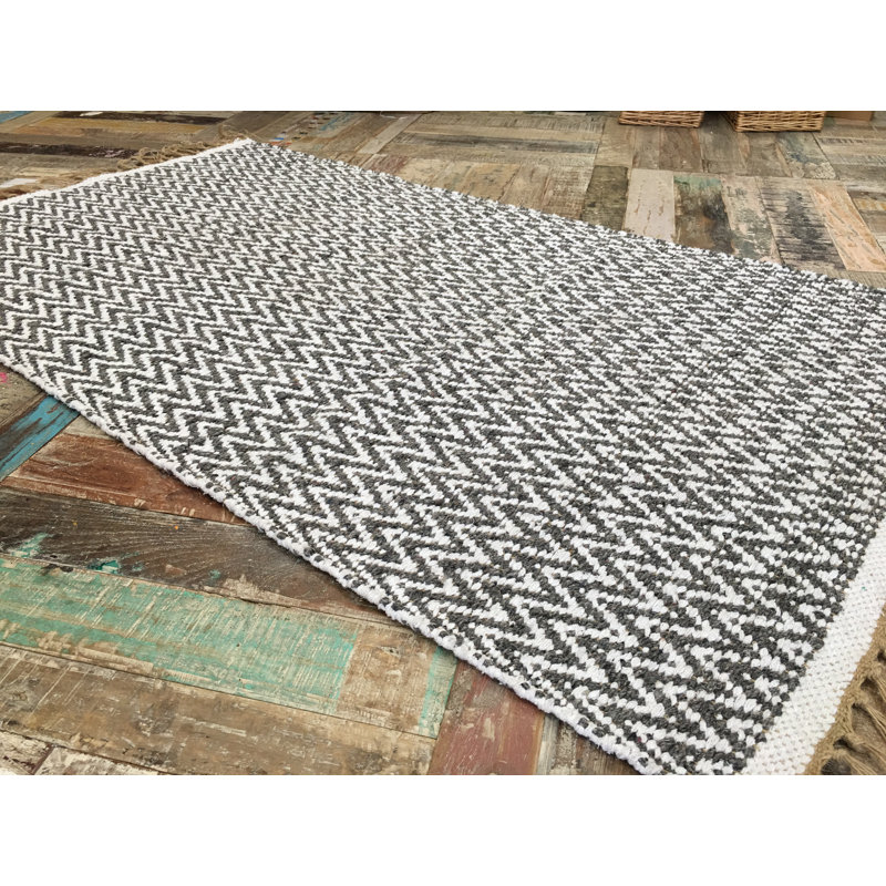 Eesa Chevron Hand Woven Area Rug, Rectangle 90 x 150cm