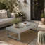 Table basse rustique en bois avec lattes et pieds de traîneau pour les rassemblements extérieurs-410292748