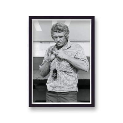 Steve Mcqueen On Set Viewfinder Around Neck - Single Picture Frame Print