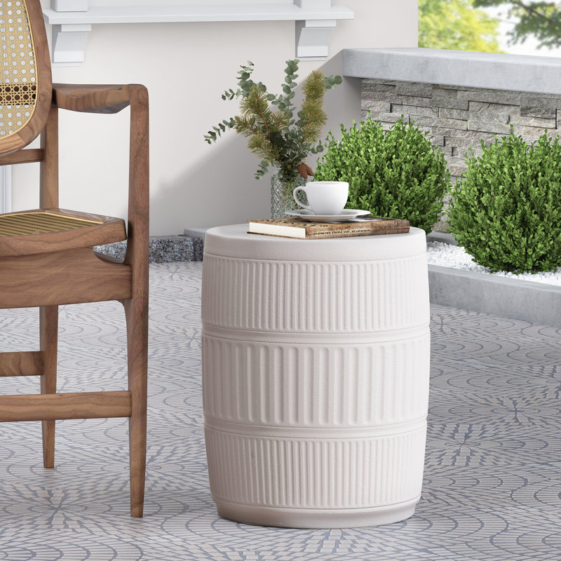 Table de bout en béton cannelé léger - 14,61 po x 14,61 po x 18,22 po, blanc antique, facile à utiliser