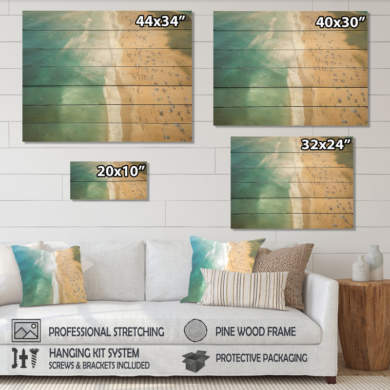 Vue aérienne de la plage côtière verte III - Plage et océan sur bois, H 10 po x l 20 po