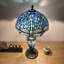 Lampe de table Haruko Tiffany avec abat-jour et base en vitrail bleu et ampoules DEL incluses: l 16 po x P 16 po x H 24 po-2019900070