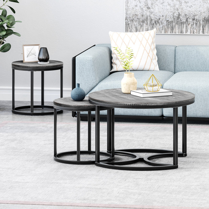 Ensemble de tables basses et tables de bout Nesting - plateau en bois de sapin et structure en fer, conception peu encombrante