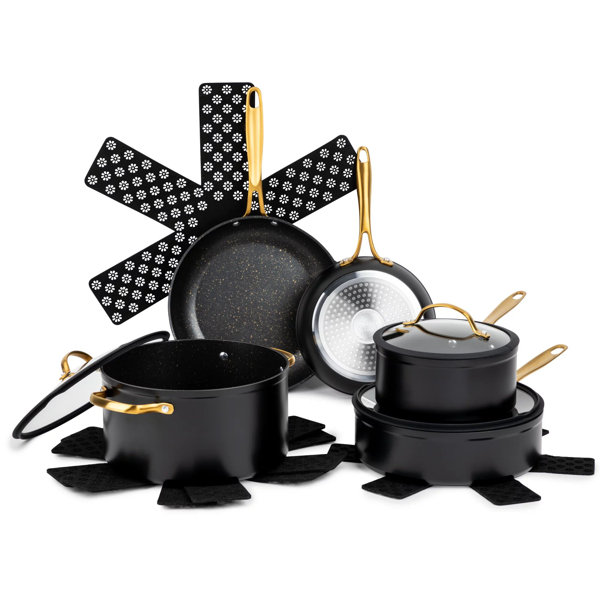 Thyme & Table 32-Piece Cookware & Bakeware Nonstick Set, Black 