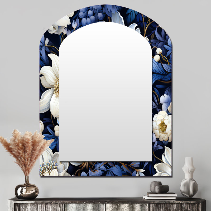 Fleurs indigo foncé au clair de lune - Miroir décoratif arqué floral sur métal, 43 po x 33 po