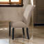 Chaise rembourrée en lin beige