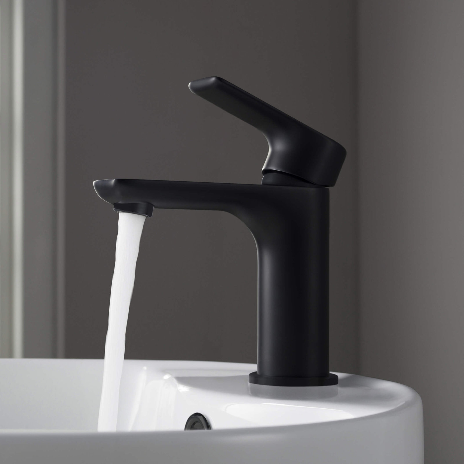 Tender Single-Hole Bathroom Faucet with Drain, Matte Black