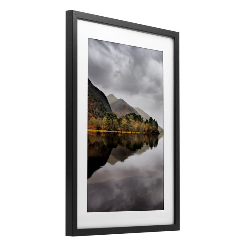 Loch Shiel, Écosse, reproduction encadrée sous verre, conception de Michael Cahill, H 20 po x l 14 po, Cadre noir minuit