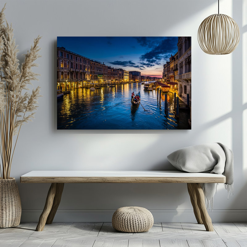 Toile, "Scène de soirée sereine à Venise", art mural glissant à travers les eaux chatoyantes d'un canal avec un gondolier