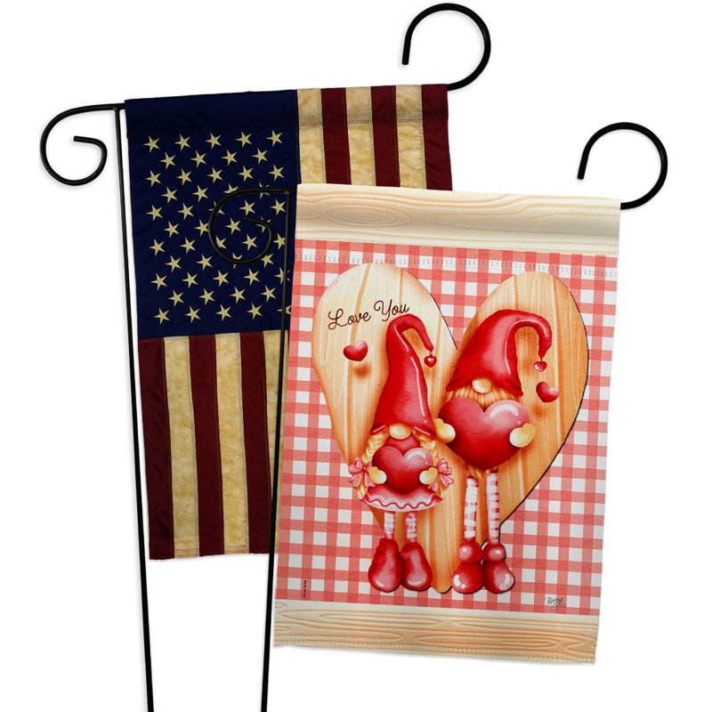 Drapeau de jardin en polyester à 2 côtés Gnome Love 18 x 13 po