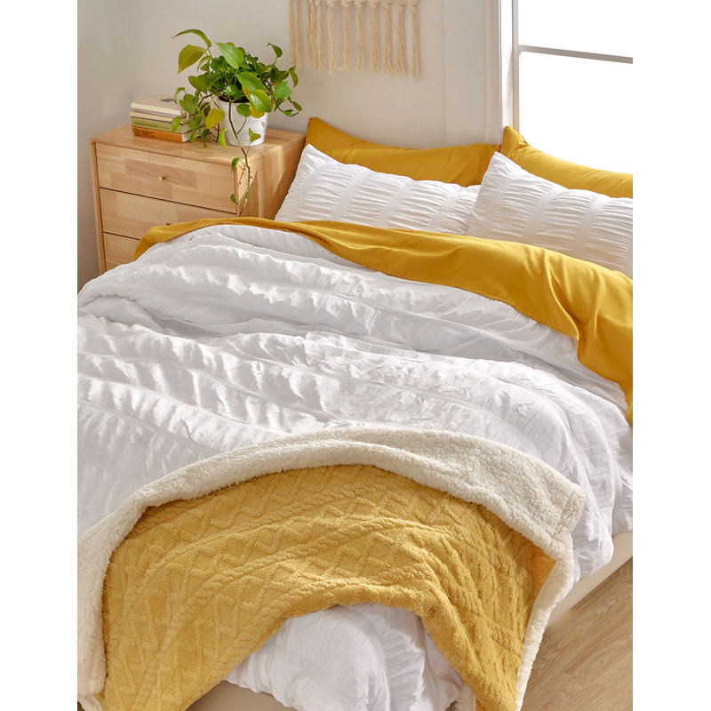 Ertan Microfiber Comforter Set, King Comforter + 2 Standard Shams, White