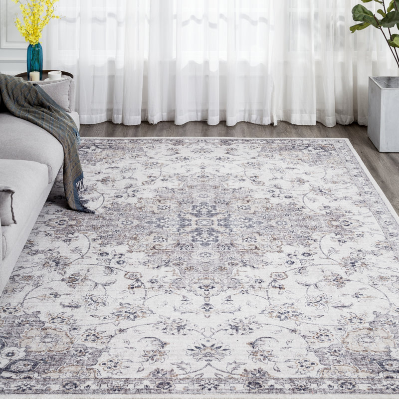 Hoelscher Oriental Area Rug in Gray, Rectangle 5'6" x 8'6"