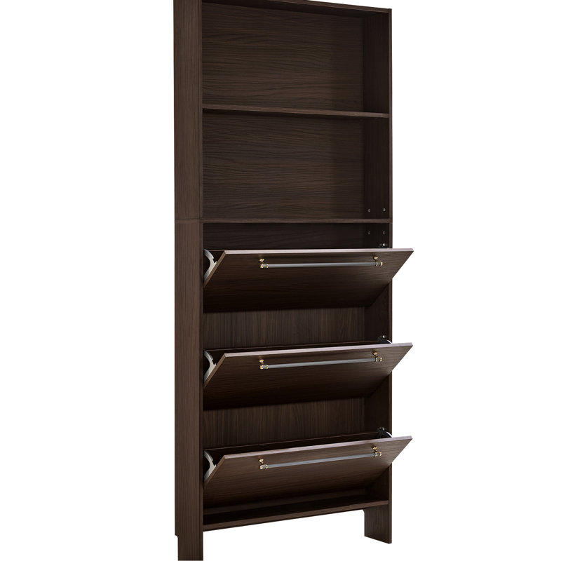 Armoire à chaussures 3 tiroirs pour le couloir. Solide, teinte noyer. Poignées en métal, rangement spacieux avec tablettes ouvertes. Rangement de salon. Couleur, look moderne