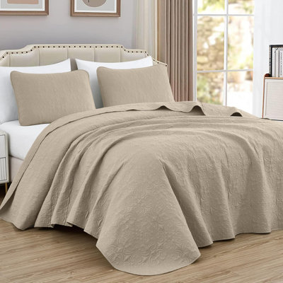 Luca 3-Piece Lightweight Microfiber Oversized Bedspread Set