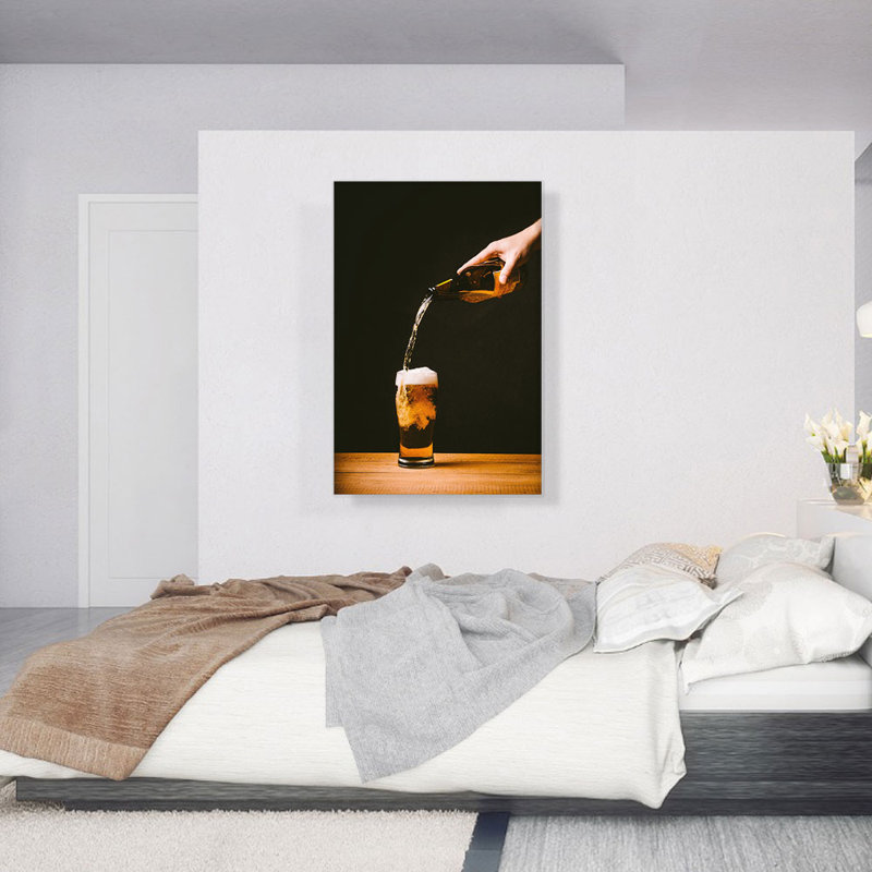 «Beer Versing Glass and Bottle Bar - Reproduction de photo sur toile tendue, H 18 po x l 12 po x P 0,75 po