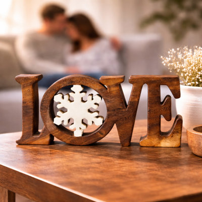 Élégante sculpture en bois faite à la main de «Love» avec flocon de neige pour la Saint-Valentin