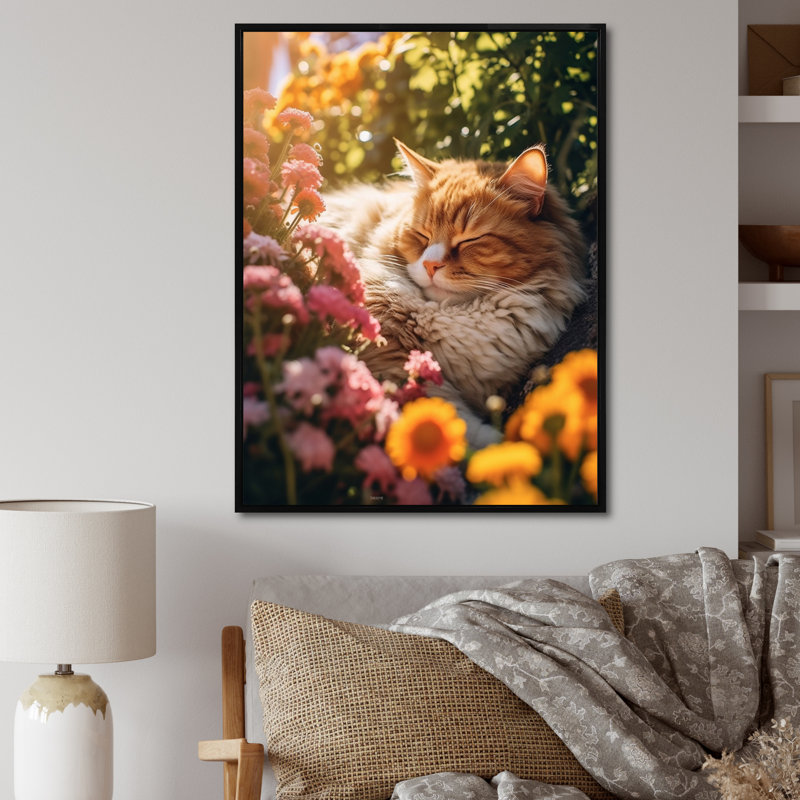 «Fluffy Cat Sleeping Sunny Flower Garden» sur impression sur toile, Cadre flottant noir, H 44 po x l 34 po x P 1,5 po