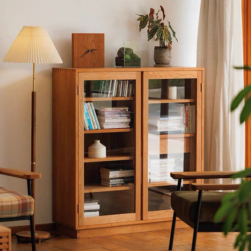 Vitrines en bois brun massif