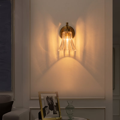 Luminaire de meuble-lavabo de salle de bain 9,5 po en laiton rétro avec abat-jour en verre cannelé transparent (options 1/2 lumières)