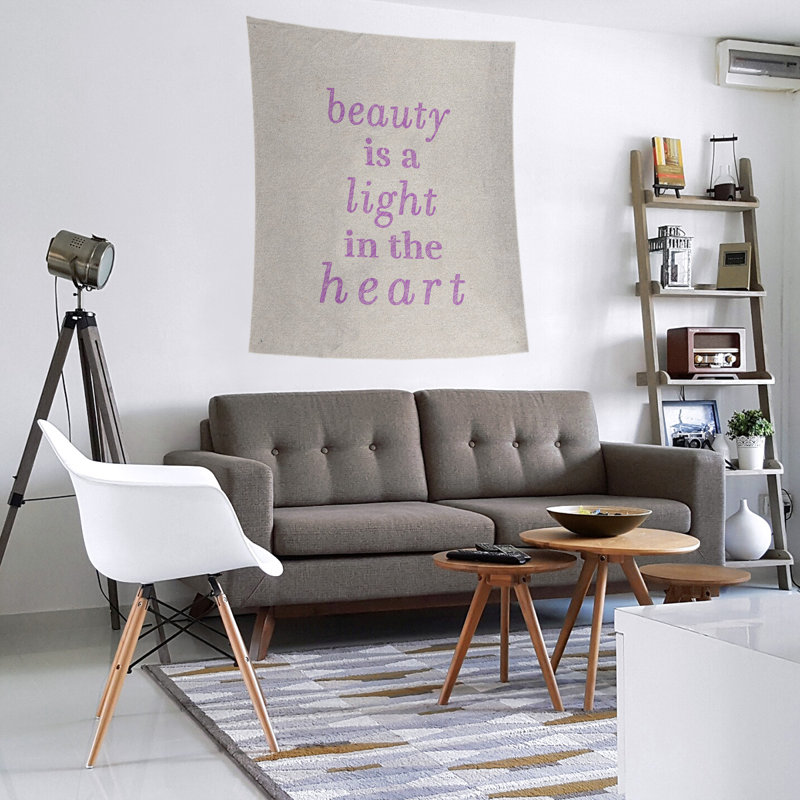 Tapisserie en polyester en citation de beauté, H 104 po x l 88 po, Blanc / violet