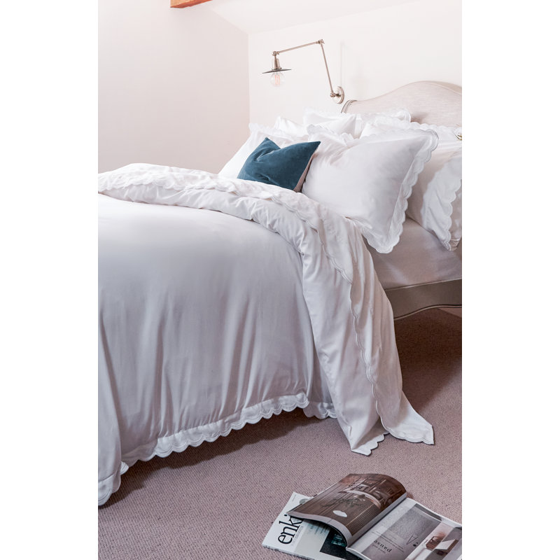 Scallop Edge Duvet Cover Set, Queen Duvet Cover + 2 Standard Pillowcases, White
