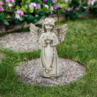 Statue ange lumineuse DEL tenant un cœur - 11,75 po