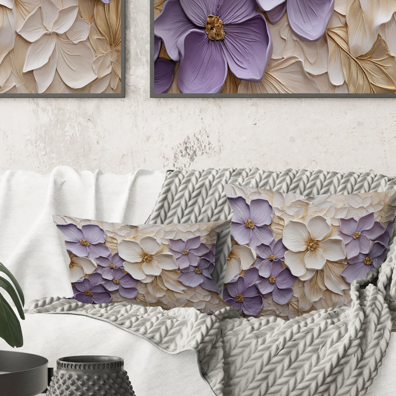 Coussin violet et blanc