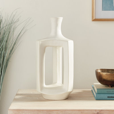 Sonya Handmade Clay Table Vase