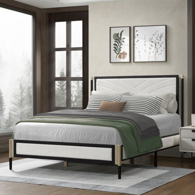 Grand lit avec tête de lit en tissu blanc, cadre champagne argenté et noir
