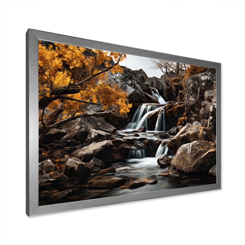 «Waterfall Ephemeral Cascade III», reproduction sur toile, H 34 po x l 44 po x P 1,5 po, Cadre simple argenté