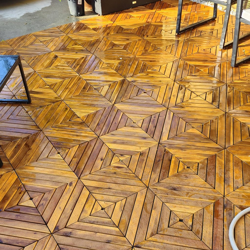 Carreaux de terrasse imbriqués en bois d'acacia massif, plancher extérieur à motif diagonal de 12 po x 12 po pour patio, balcon et bord de piscine (paquet de 30) - toutes saisons, imperméables et antidérapants - Installation facile à verrou, aucun outil nécessaire