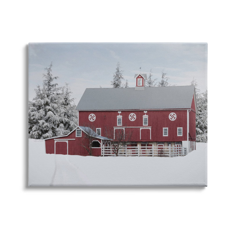 Paysage d'hiver avec grange rouge, arbres enneigé dans une ferme enneigée - photographie, Toile tendue