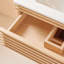 Meuble-lavabo mural de 30 po avec lavabo en céramique. Finition noyer naturel. Entièrement assemblé pour une installation facile. Tiroirs spacieux et rangement de l'armoire. Matériau en contreplaqué. Dessus épuré. Taille de conception stratifiée.