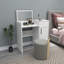 Table de maquillage-862711473