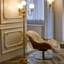 Lampes sur pied en cuivre doré et verre
