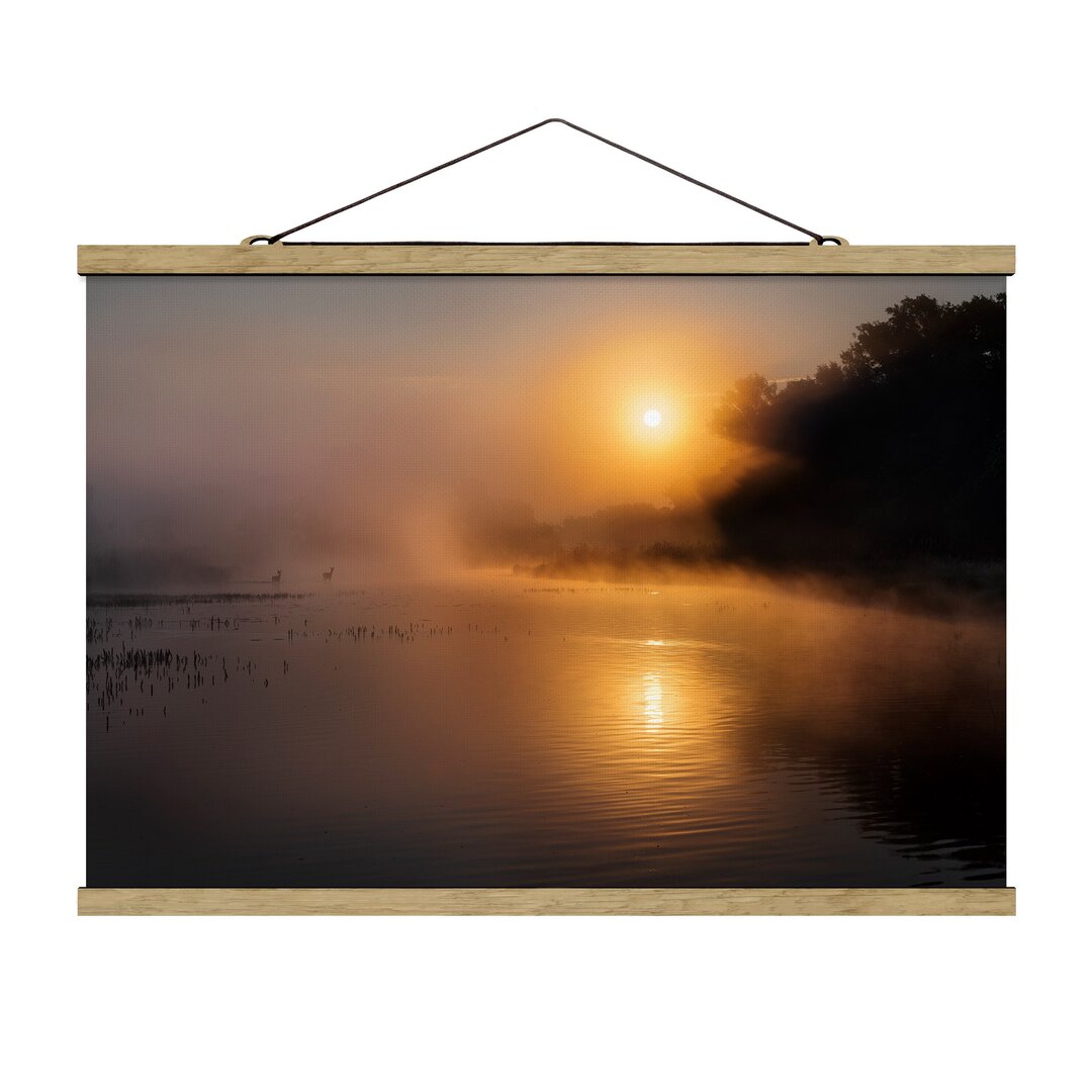 Wandbild Sonnenaufgang am See mit Rehen im Nebel