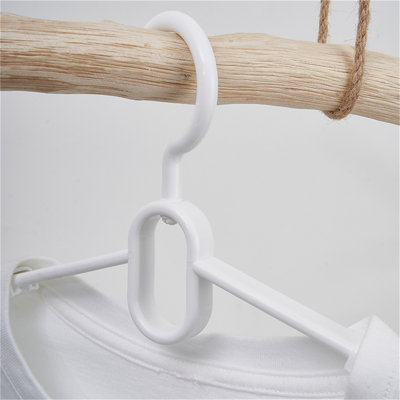 Cintre extensible en plastique avec crochet rotatif