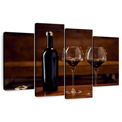 Yarlin buvant du vin rouge