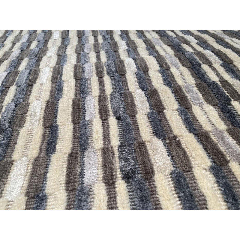 Geometric Area Rug in Gray