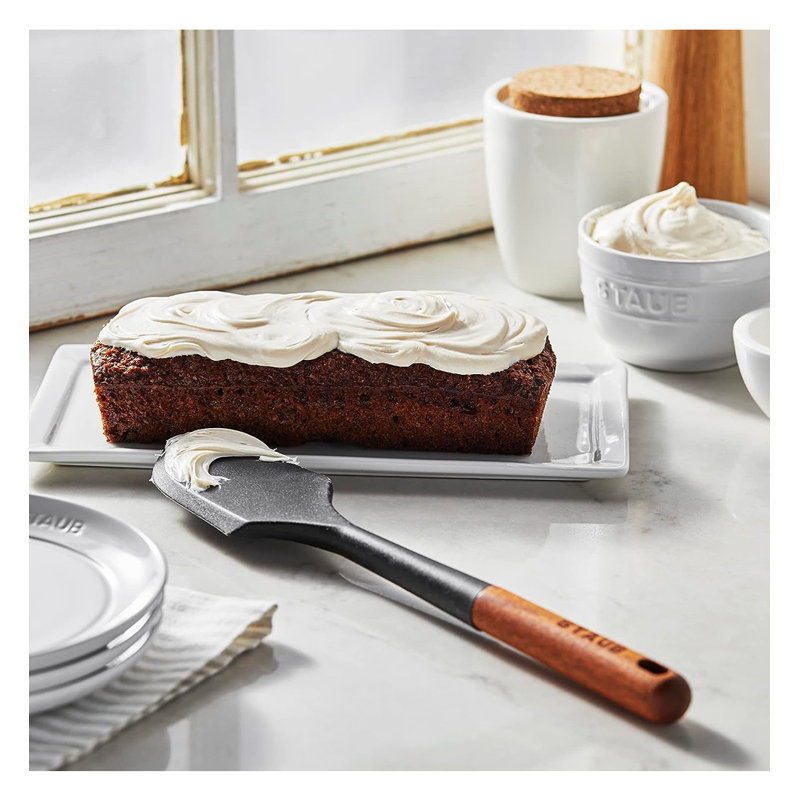 Spatule en silicone avec poignée en bois Staub