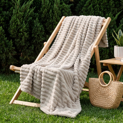 Bedsure 280mgs Blanket with Striped Cute Plush Throw GentleSoft™️90% Flannel Fuzzy, Home Decor, All Season Gift