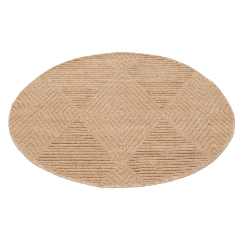 Les tapis Gabbeh sont fabriqués à la main avec des poils très hauts et des motifs très simples et stylisés.