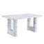 Élégante table de salle à manger en marbre avec un design en verre transparent, une texture délicate et une durabilité minimaliste