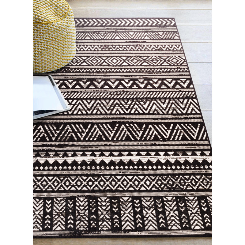 Hendershot Washable Indoor / Outdoor Rug, Rectangle 5' x 8'