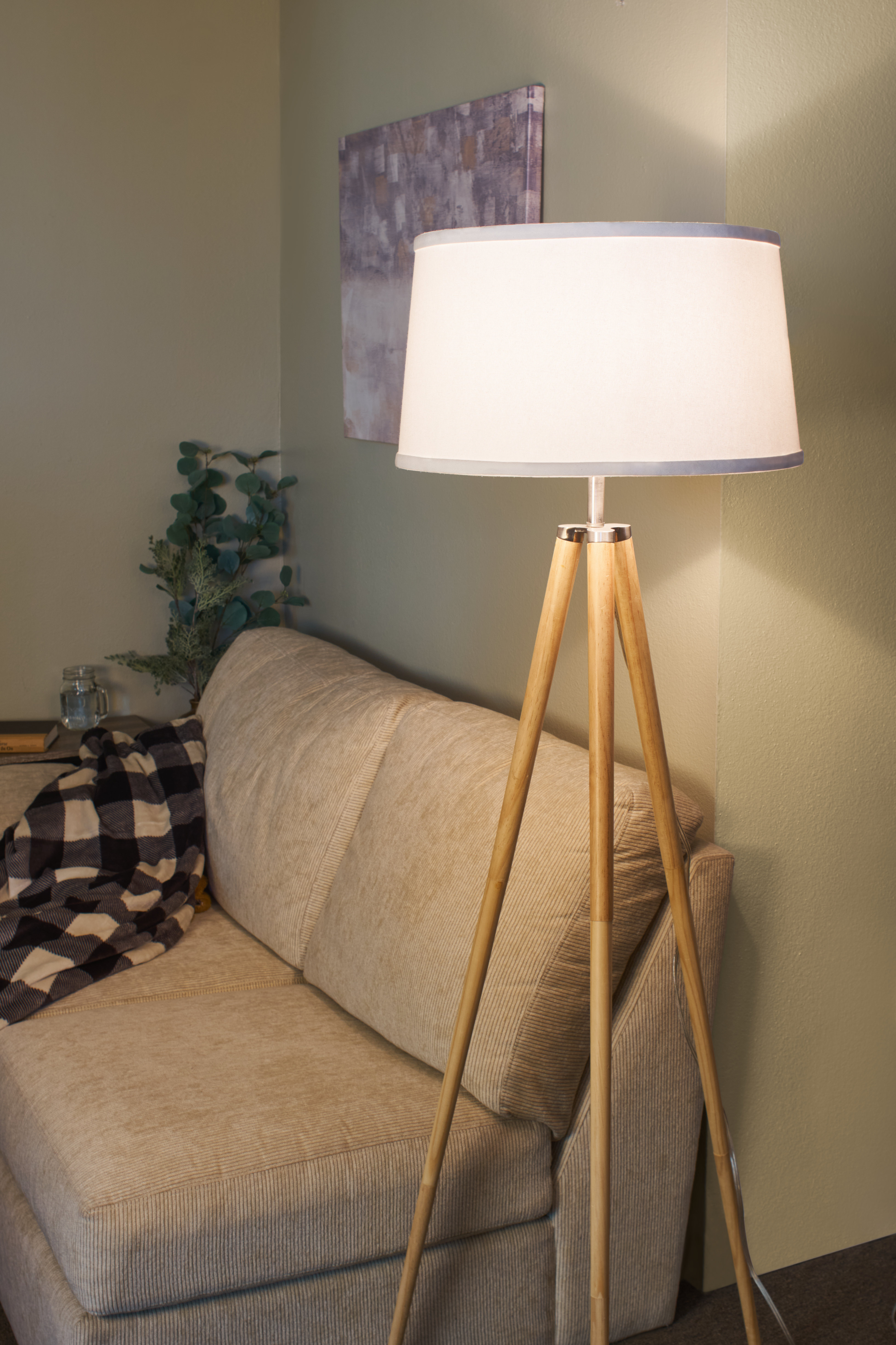 George Oliver Daviya Mid Century Modern Tripod LED Floor Lamp