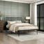 Grand lit plateforme noir en métal avec cadre transitionnel pour chambre à coucher Mid-Century-231587069