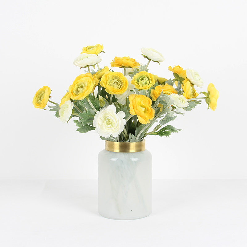 Arrangement, White