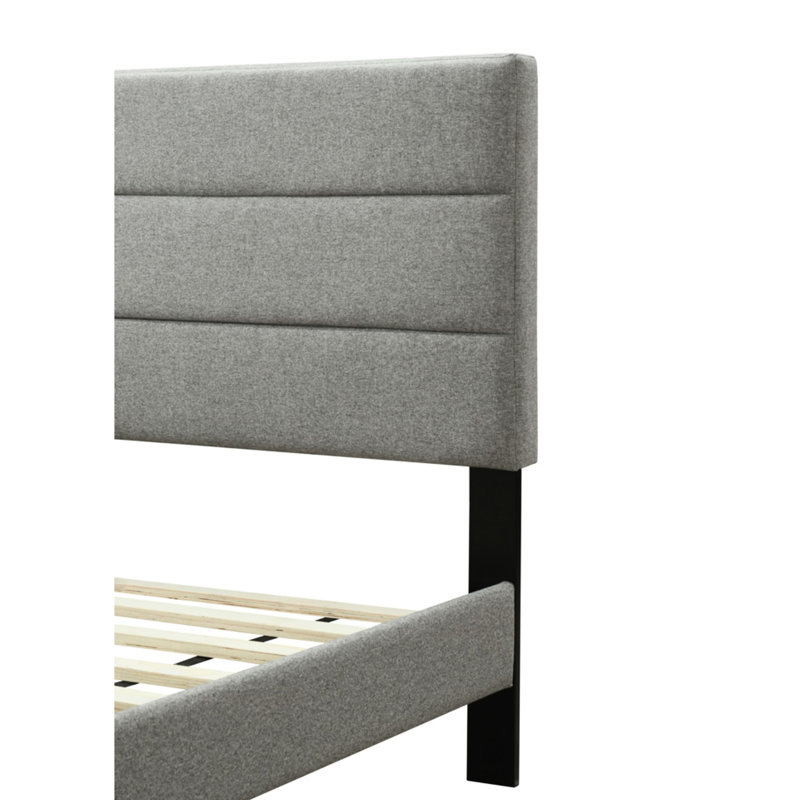Très grand lit dans une boîte avec tissu de charge gris