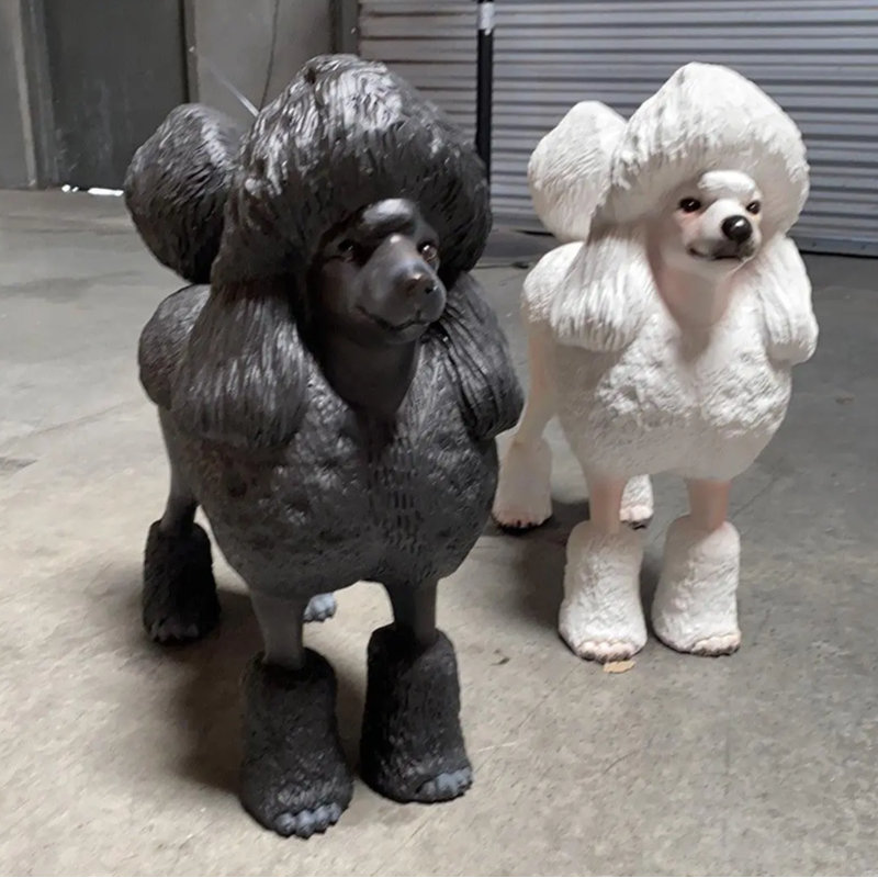 Statue de caniche blanc grandeur nature